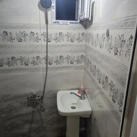 In Baku 60.0 m² house with 3.0 rooms is for rent - Image 2