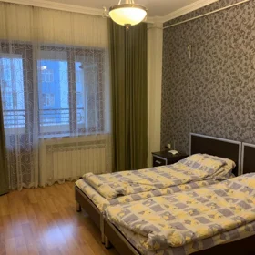 In Baku 130.0 m² apartment is for rent - Image 3