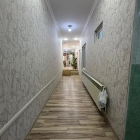 In nan 100.0 m² house with 7.0 rooms is for sale - Image 2