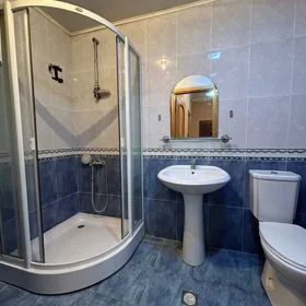 In Baku 80.0 m² apartment is for rent - Image 3