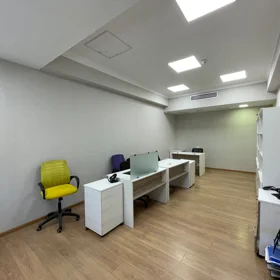 In Baku 250.0 m² office is for rent - Image 9