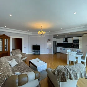 In Baku 145.0 m² apartment is for rent - Image 5