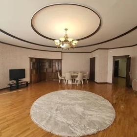 In Baku 240.0 m² apartment is for rent - Image 4