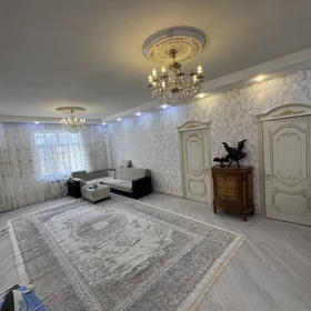 In Baku 300.0 m² house with 5.0 rooms is for sale