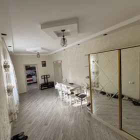 In Baku 300.0 m² house with 5.0 rooms is for sale - Image 3