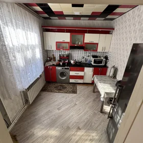 In Baku 300.0 m² house with 5.0 rooms is for sale - Image 4
