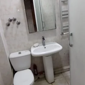 In Baku 90.0 m² apartment is for rent - Image 2