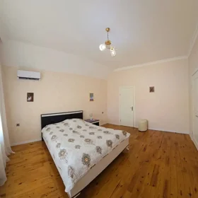 In nan 200.0 m² house with 6.0 rooms is for sale - Image 2