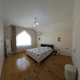 In nan 200.0 m² house with 6.0 rooms is for sale - Image 9