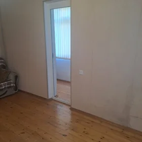 In Baku 70.0 m² apartment is for rent - Image 5