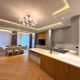 In Baku 128.0 m² apartment is for rent