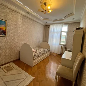 In Baku 132.0 m² apartment is for sale - Image 10