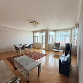 In Baku 165.0 m² apartment is for rent - Image 2