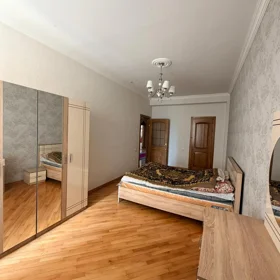 In Baku 165.0 m² apartment is for rent - Image 8