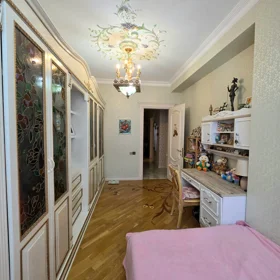 In Baku 145.0 m² apartment is for sale - Image 6