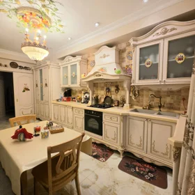 In Baku 145.0 m² apartment is for sale - Image 10
