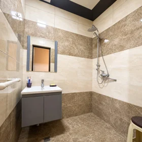 In Baku 98.0 m² apartment is for sale - Image 9