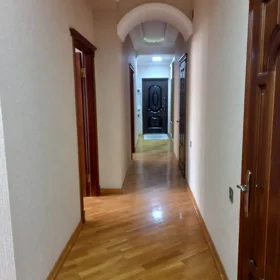 In Baku 140.0 m² apartment is for rent - Image 2