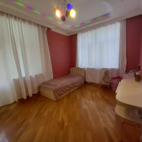 In Baku 140.0 m² apartment is for rent - Image 8