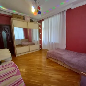 In Baku 140.0 m² apartment is for rent - Image 9
