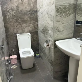 In Baku 140.0 m² apartment is for rent - Image 2