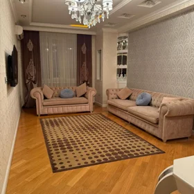 In Baku 140.0 m² apartment is for rent - Image 5