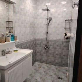 In Baku 70.0 m² apartment is for rent - Image 8