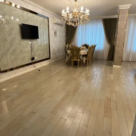 In Baku 230.0 m² apartment is for rent - Image 3