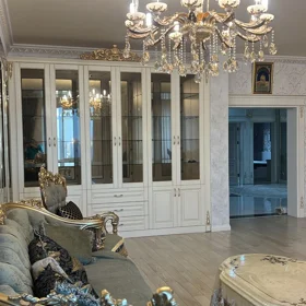 In Baku 230.0 m² apartment is for rent - Image 4