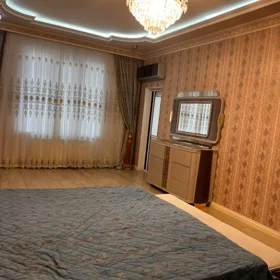 In Baku 230.0 m² apartment is for rent - Image 9