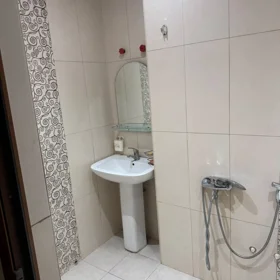 In Baku 70.0 m² apartment is for rent - Image 8