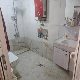 In Baku 90.0 m² apartment is for sale - Image 2