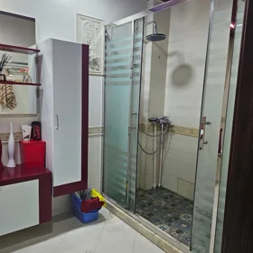 In Baku 129.0 m² apartment is for rent - Image 9