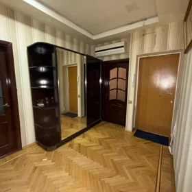 In Baku 100.0 m² apartment is for sale - Image 3