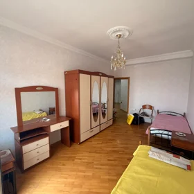 In Baku 130.0 m² apartment is for rent - Image 10