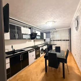 In Baku 135.0 m² apartment is for sale - Image 10