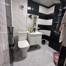 In Baku 90.0 m² apartment is for sale - Image 2