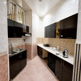 In Baku 100.0 m² apartment is for rent - Image 2
