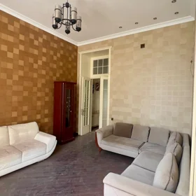 In Baku 200.0 m² apartment is for rent - Image 5