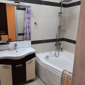 In Baku 130.0 m² apartment is for rent - Image 2