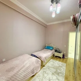 In Baku 100.0 m² apartment is for sale - Image 9