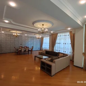 In Baku 190.0 m² apartment is for sale - Image 4