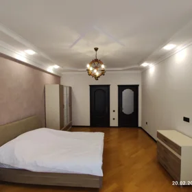 In Baku 190.0 m² apartment is for sale - Image 7