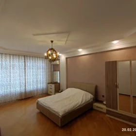 In Baku 190.0 m² apartment is for sale - Image 9
