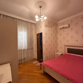 In Baku 305.0 m² house with 8.0 rooms is for rent - Image 2