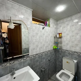 In Baku 305.0 m² house with 8.0 rooms is for rent - Image 9