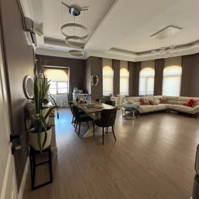 In Baku 235.0 m² apartment is for rent - Image 4