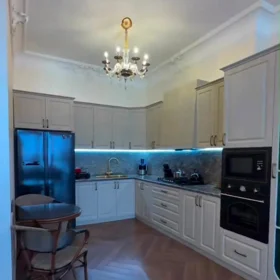 In Baku 165.0 m² apartment is for rent - Image 3