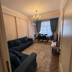 Baku-da 90.0 m2 mənzil kirayə verilir