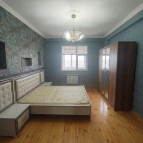In Baku 90.0 m² apartment is for rent - Image 3